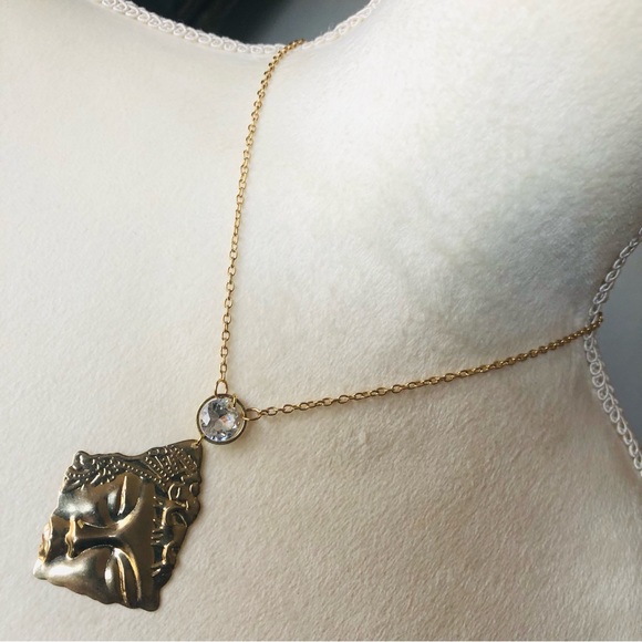 Vintage recycled abstract face pendant on chain necklace - Picture 2 of 10